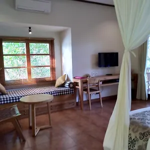 Lestari Bed & Breakfast